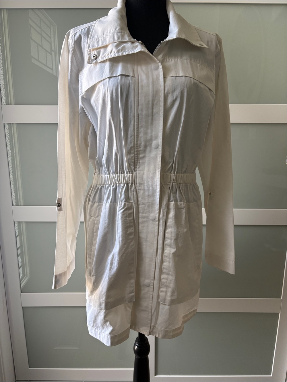 Daisy Fuentes white jacket